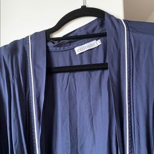 Ettitude Vegan Silk Sustainable Robe